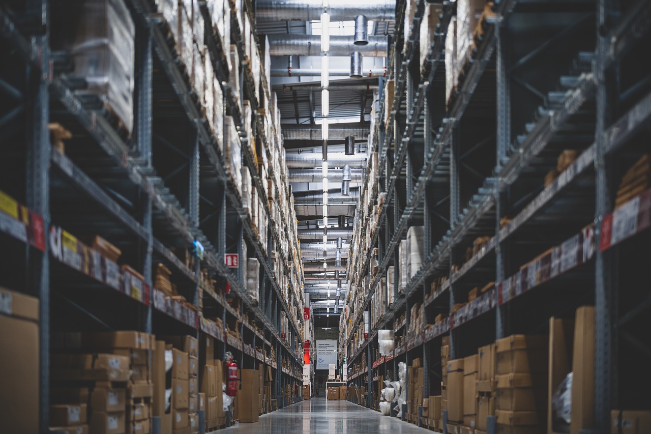 How To Store Goods Safely In an Industry?